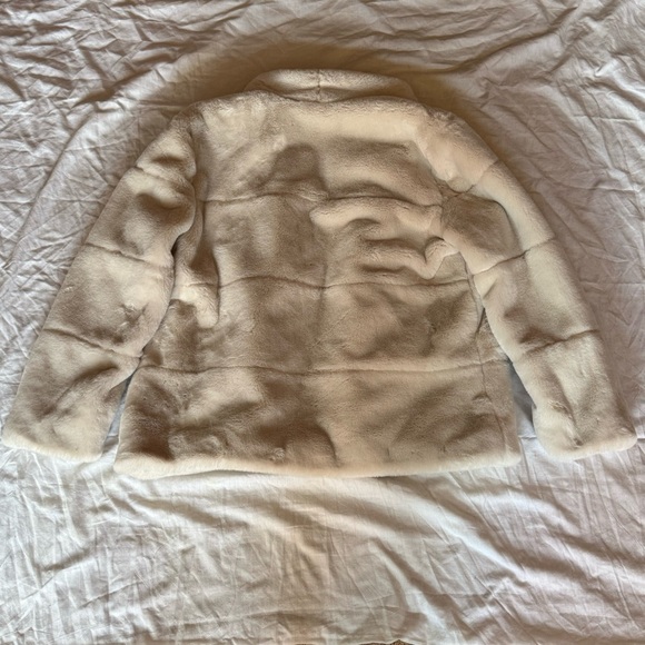 Sold! - New With Tags! Simply Vera Vera Wang crème faux fur coat - Picture 2 of 4